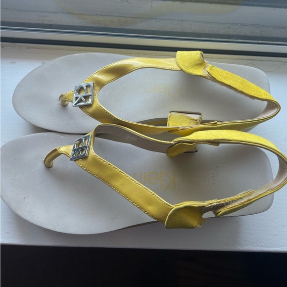 CUTE CALVIN KLEIN PLATFORM FLIP-FLOP SANDALS! perf for summer, great condition! - Picture 1 of 6